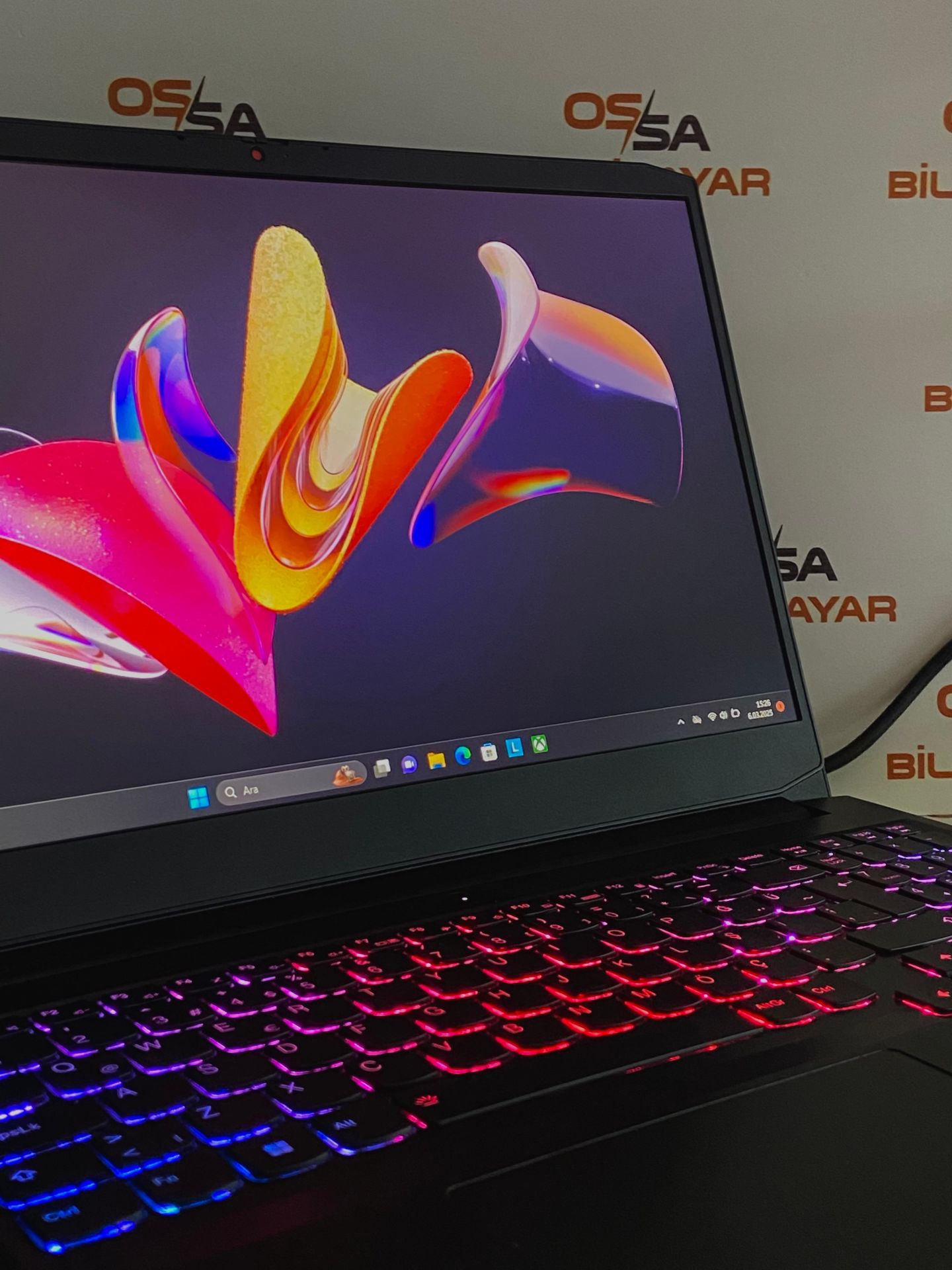 Lenovo Gaming 3 15ACH6 /AMD Ryzen 7 5800H/16GB DDR4 3200 MHz/NVIDIA GeForce RTX3060 (6GB) GDDR6/AMD Radeon (2GB)/512GB SSD/165Hz 15,6'' 1920x1080 FHD Ekran