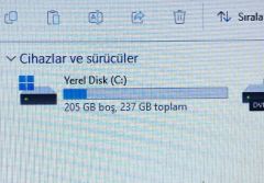 HP 15-da0059nt / i5-7200U / 4Ram / 256 SSD / 2GB MX110 / YAE7NWPEN2