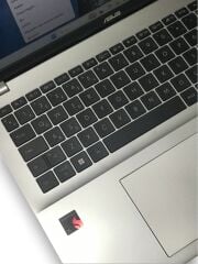 Asus / Snapdrogon X-X126100 / 16 RAM / 512 SSD / 16'' FHD+
