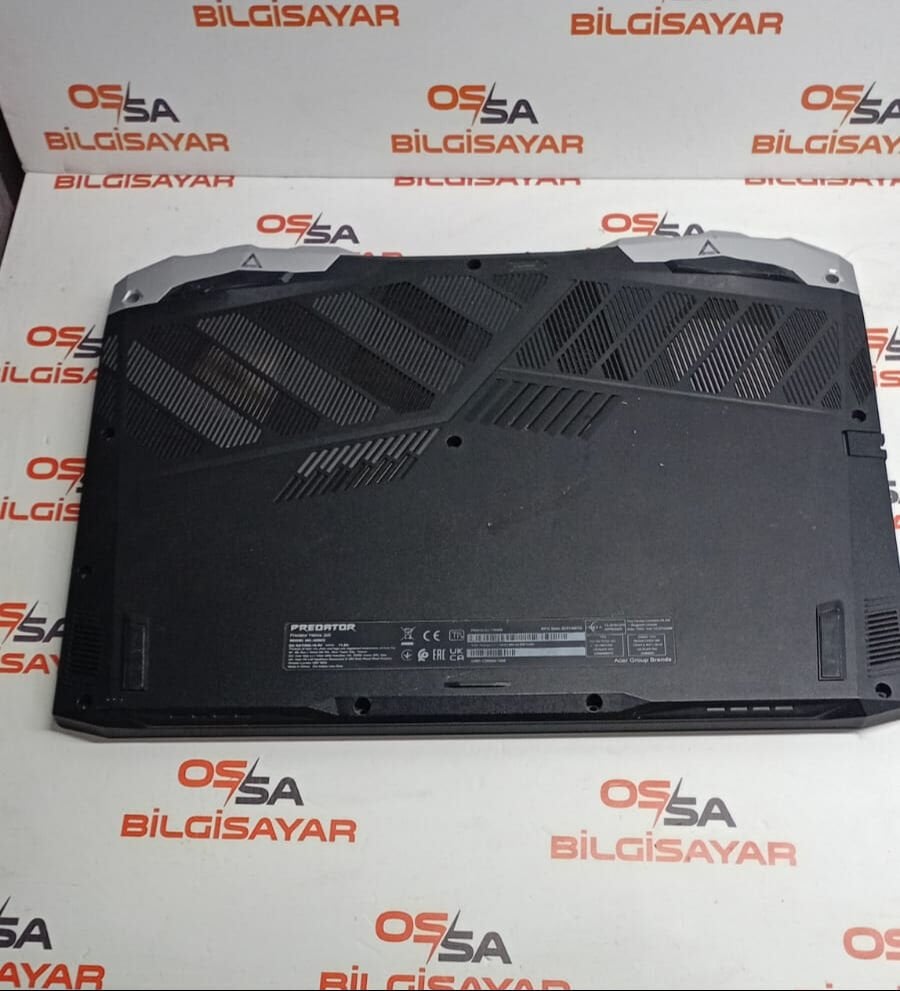 Acer Predatör Helios 300 Alt Kasa