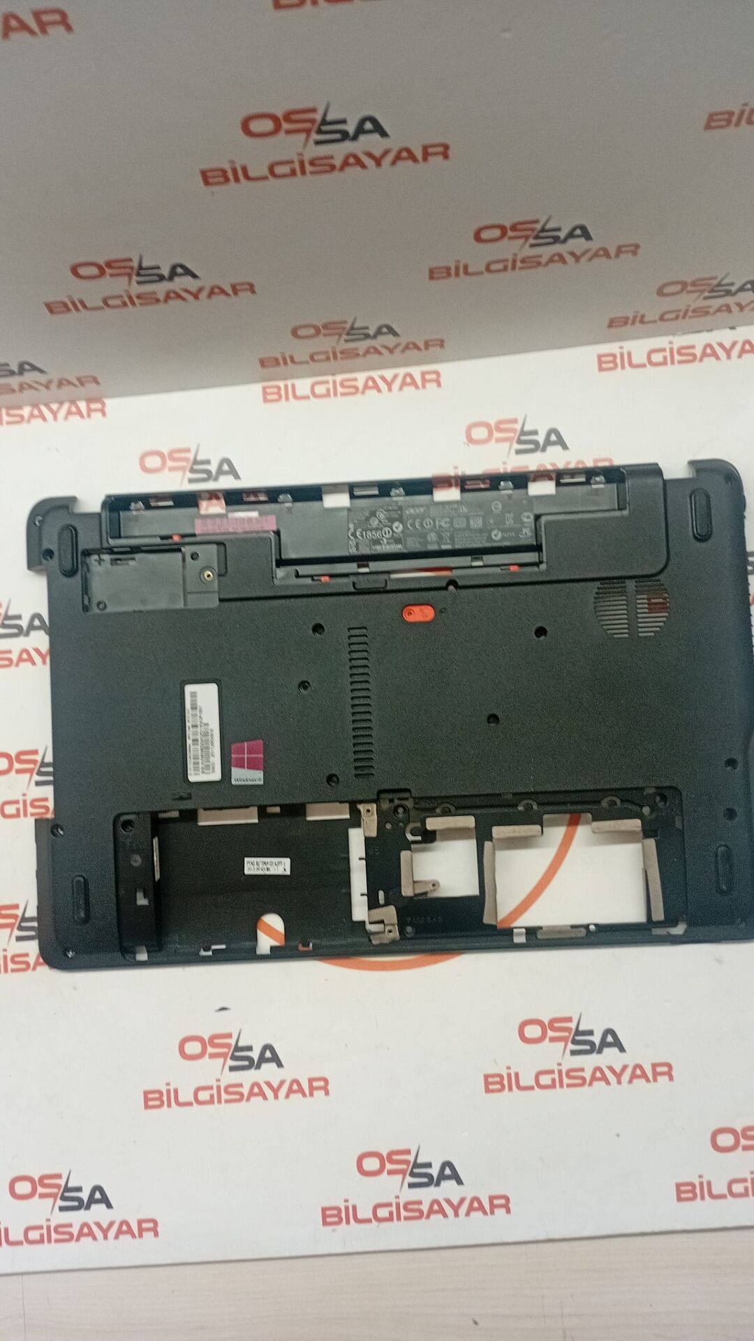 Acer Aspire E1-571 Alt Kasa