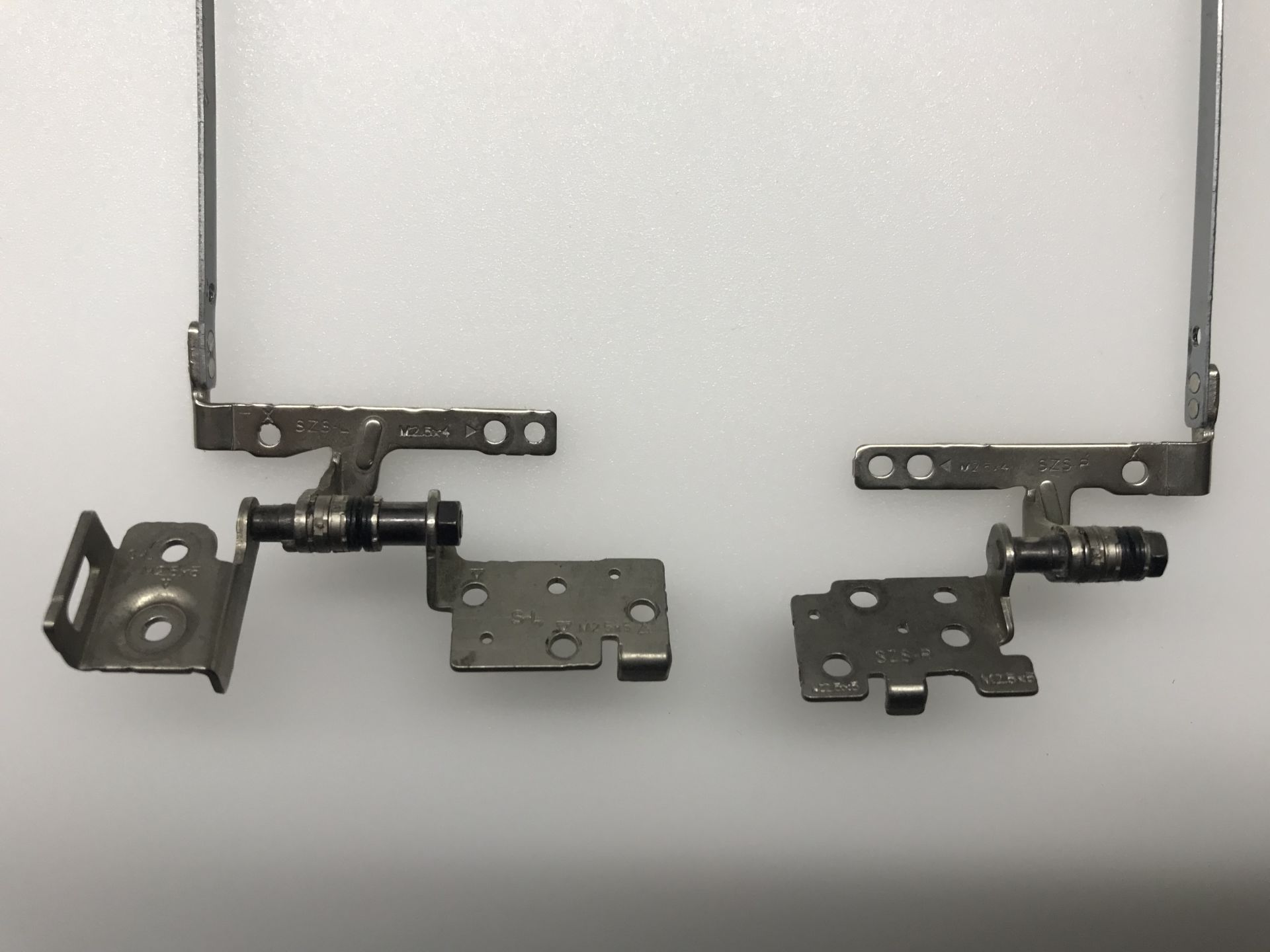 Lenovo ideapad N580 Menteşe Takımı