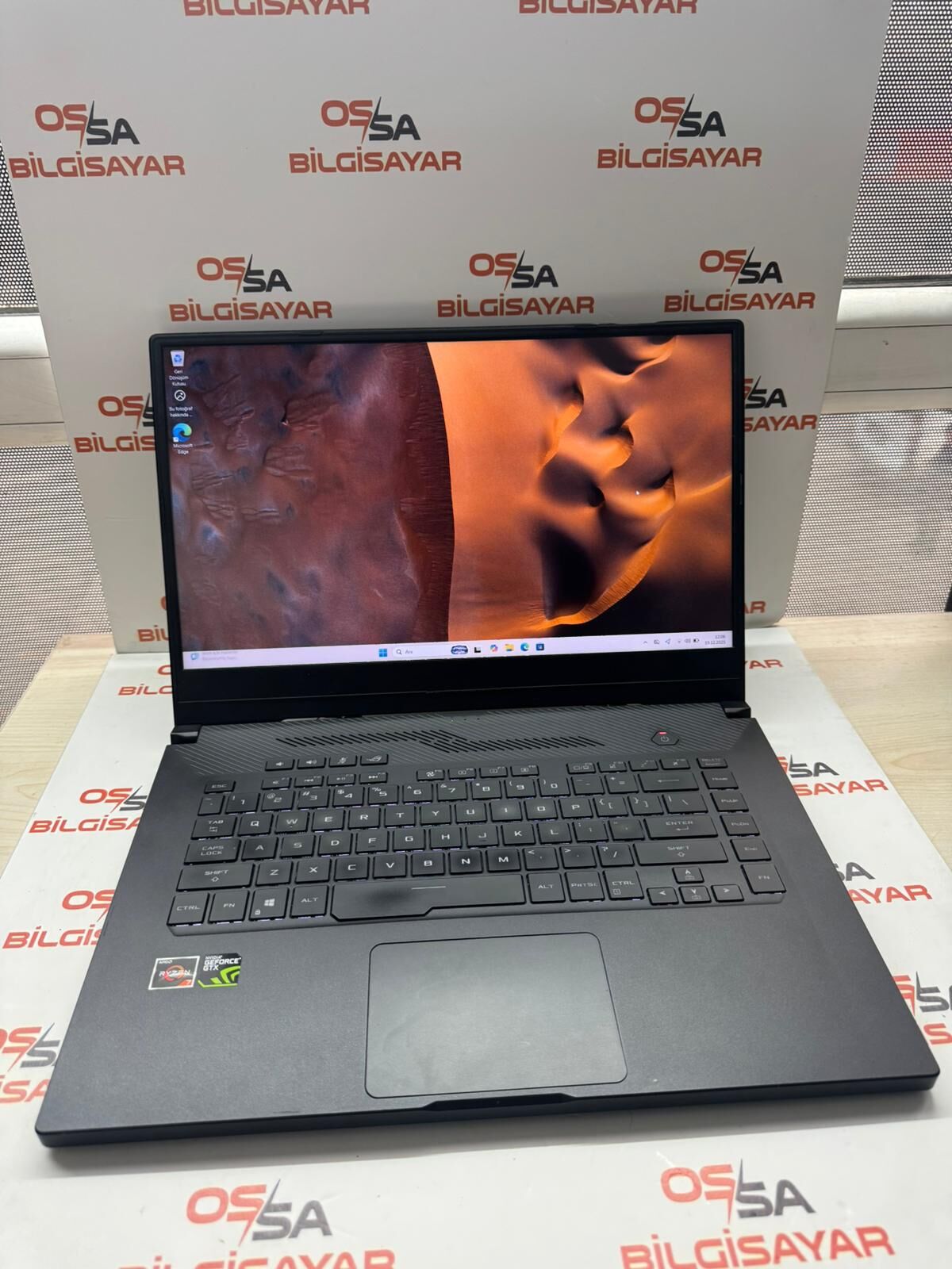 Asus Rog Zephyrus GA502D R7 3750H / 40 Ram / 1 TB SSD / GTX 1660Ti 6 GB