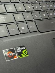 Asus Rog Zephyrus GA502D R7 3750H / 40 Ram / 1 TB SSD / GTX 1660Ti 6 GB