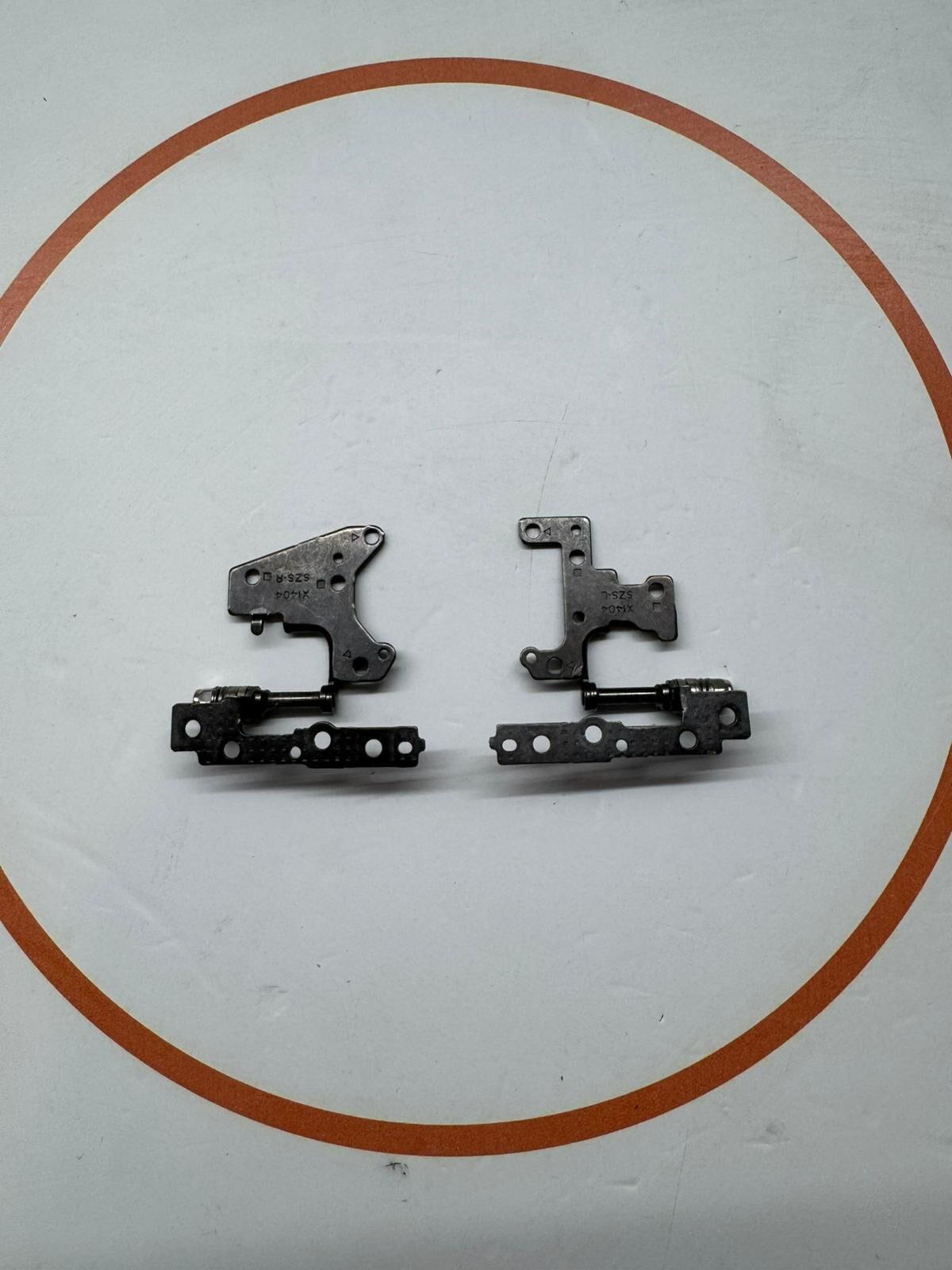 Asus VivoBook X1404Z Menteşe